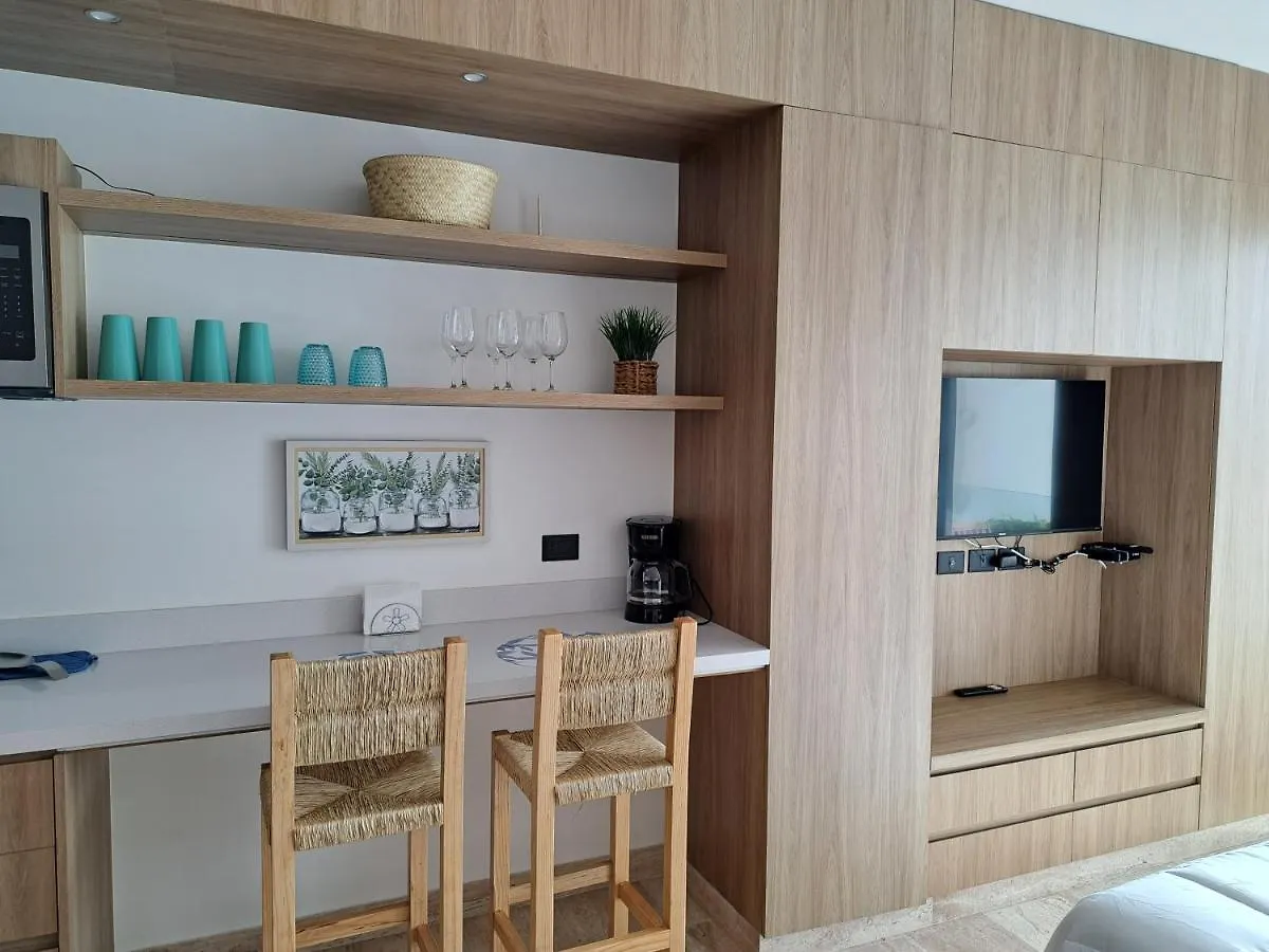 Kontakt z Agama Condos